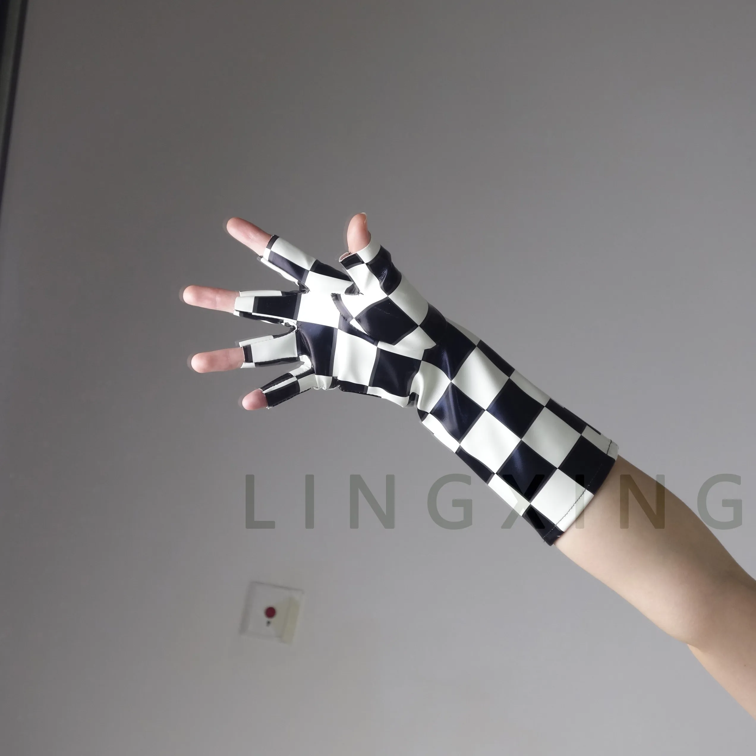 11 Zoll (28 cm) lange fingerlose Handschuhe aus Kunstleder, glänzend, schwarz-silber, halbfingerlos, fingerlose Wärmer, Handgelenkstulpen, Armstulpen, sexy – Detail 8