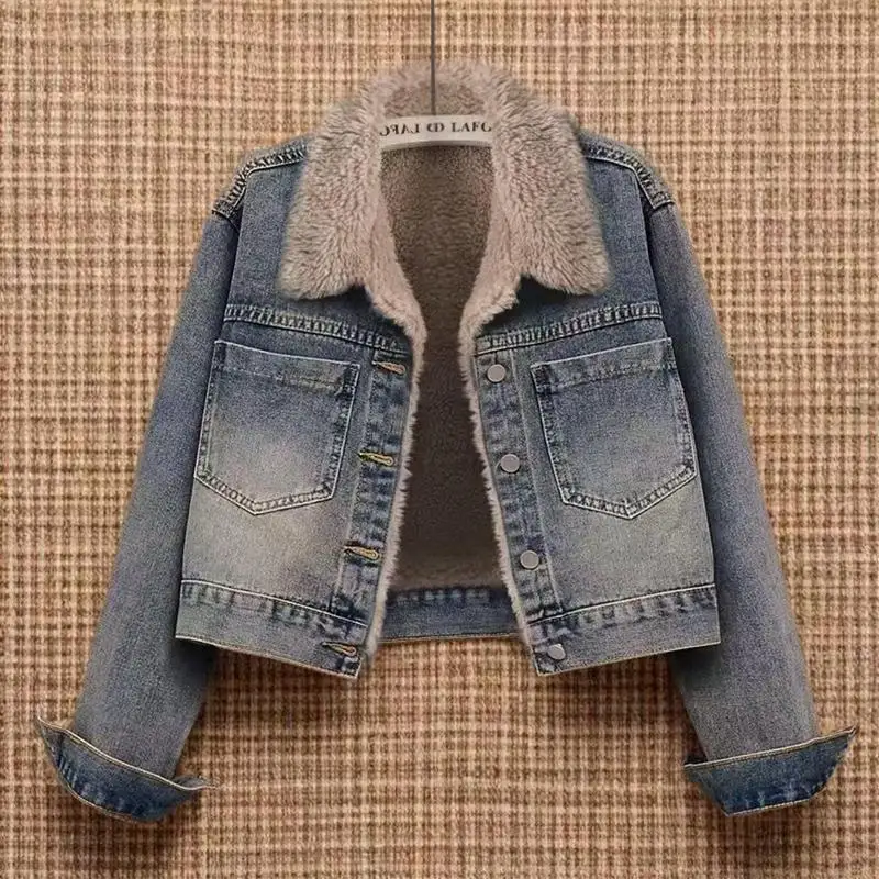

Женская джинсовая куртка на плюшевой подкладке 2025 года, зимнее пальто-карго большого размера с карманами, утолщенная винтажная куртка