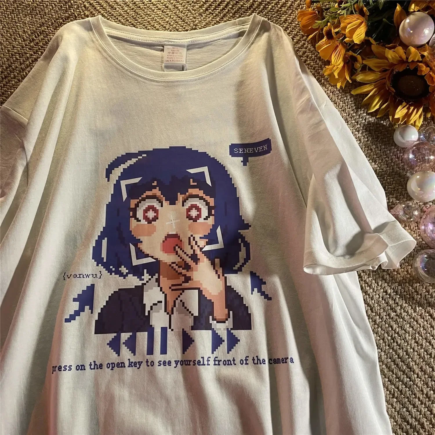 Camiseta creativa de Anime de mosaico para mujer, camiseta informal para el día de fiesta, camisetas de Anime para mujer, Harajuku, camiseta gráfica