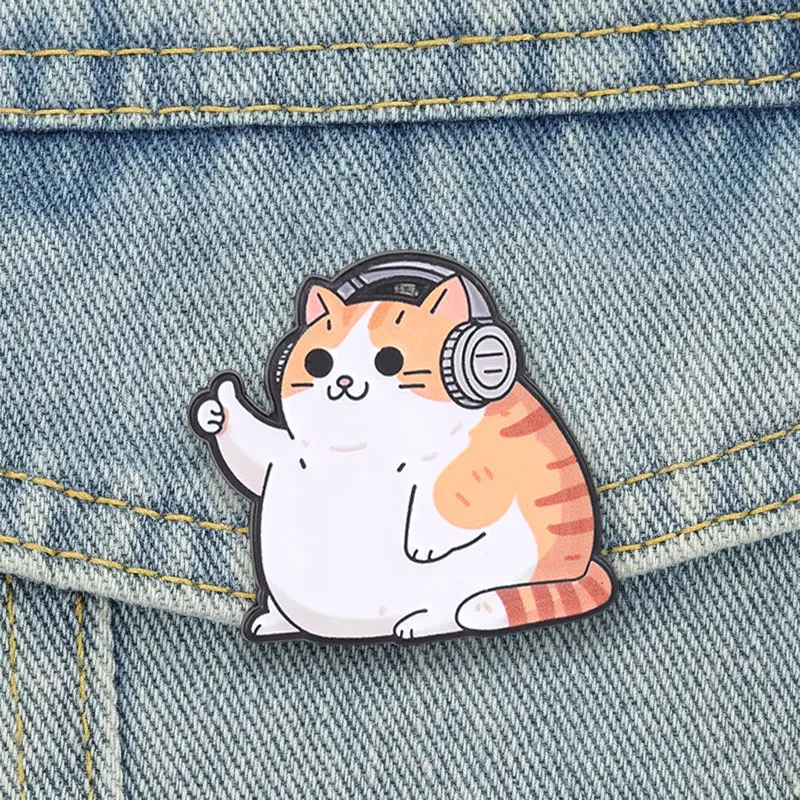 Chubby Orange Cat Emaille-Pins, Kopfhörer-Kätzchen-Broschen, Reversnadel, Musik-Tier-Schmuck-Accessoire, Geschenke für Freunde