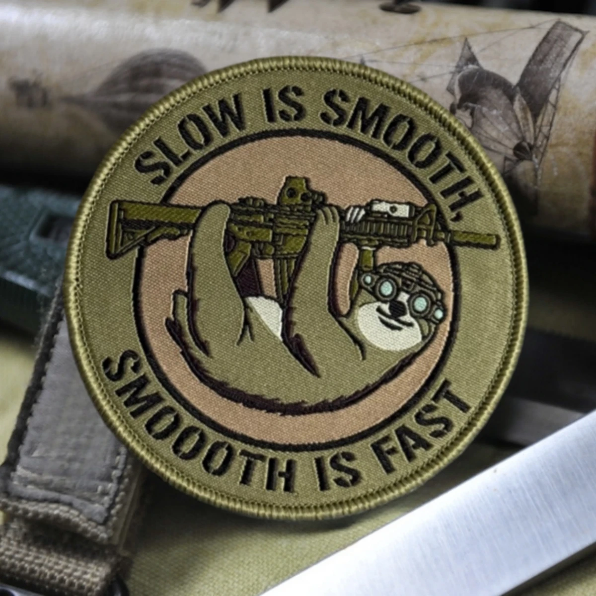 Parche táctico bordado Slow Is Smooth, Smooth Is Fast con velcro - imagen 4