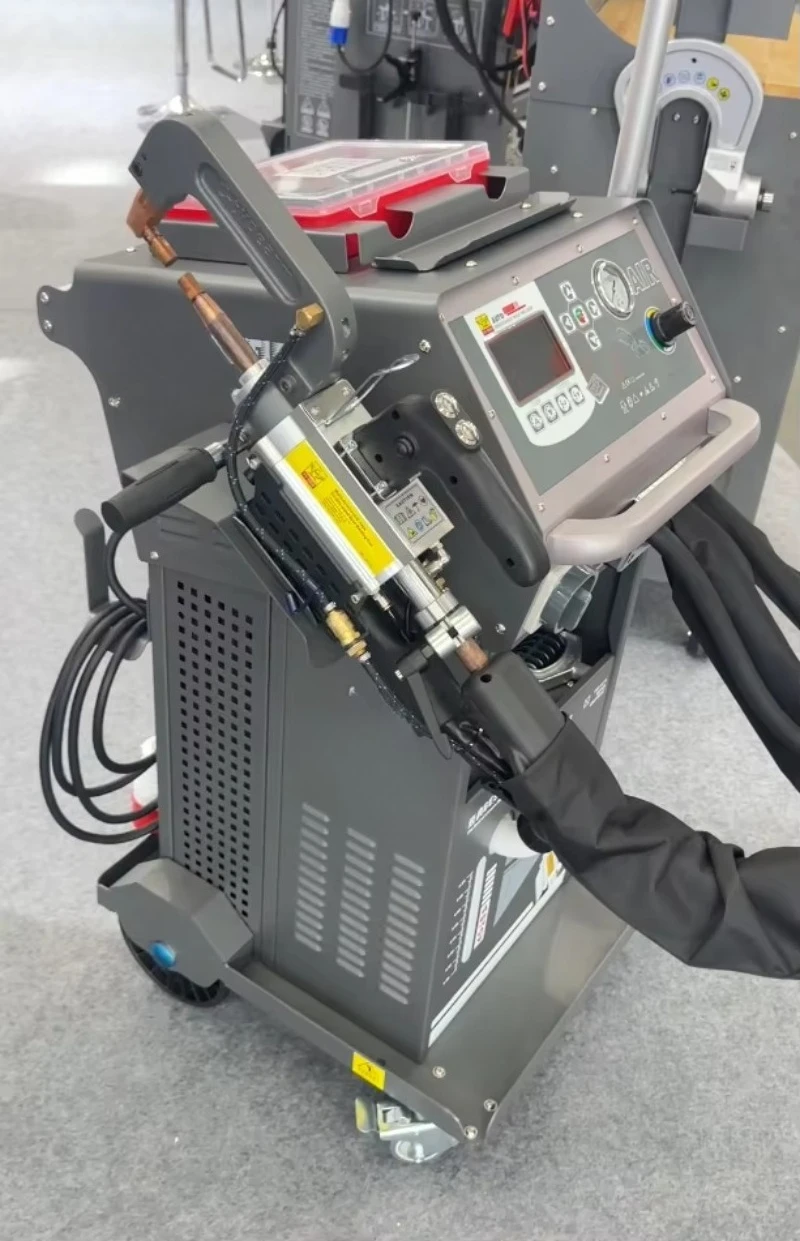 BAOHUA New Auto Repair Sheet Metal Repair Machine Digital Multi-function Water-cooled Resistance Spot Welding Machine
