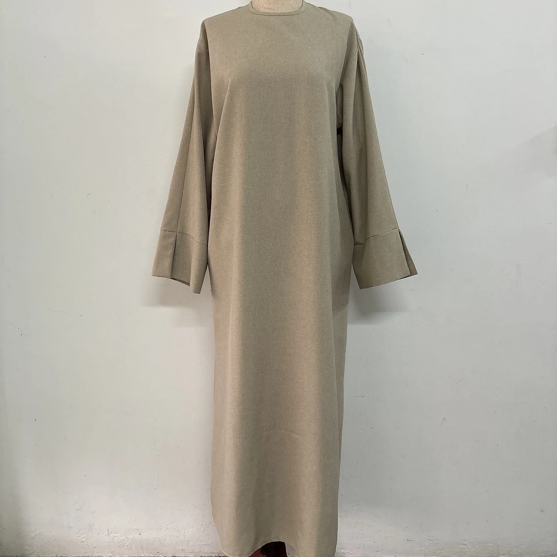 New Abaya cuff slit long dress for RamadanDubaiMuslimwomewholesale Islamic clothingdignified round neck wide bottomdressMU-715