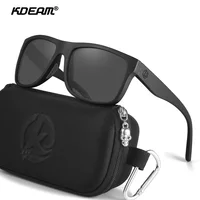 KDEAM gafas de sol polarizadas para hombre, gafas de sol cuadradas TR90 con logotipo de marca tridimensional deportivo, todo negro con estuche con cremallera KD0721