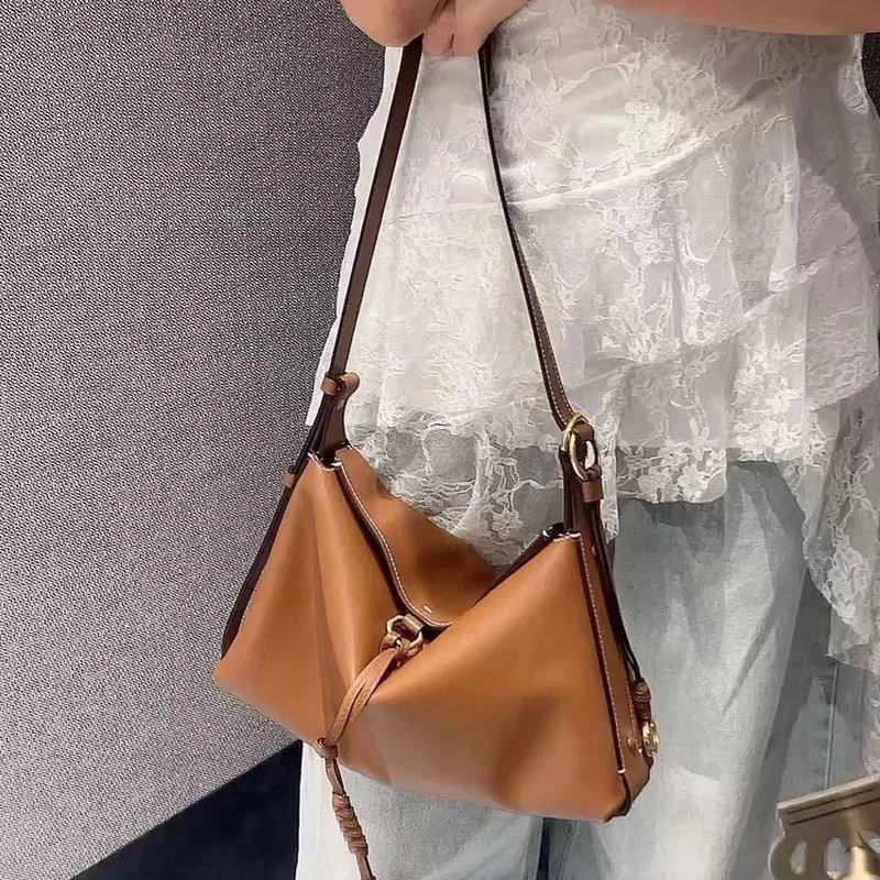 

England Style Bags For Women Luxury Designer Handbags And Purses 2025 New In PU Button Woven Ornaments Small Underarm Shoulder