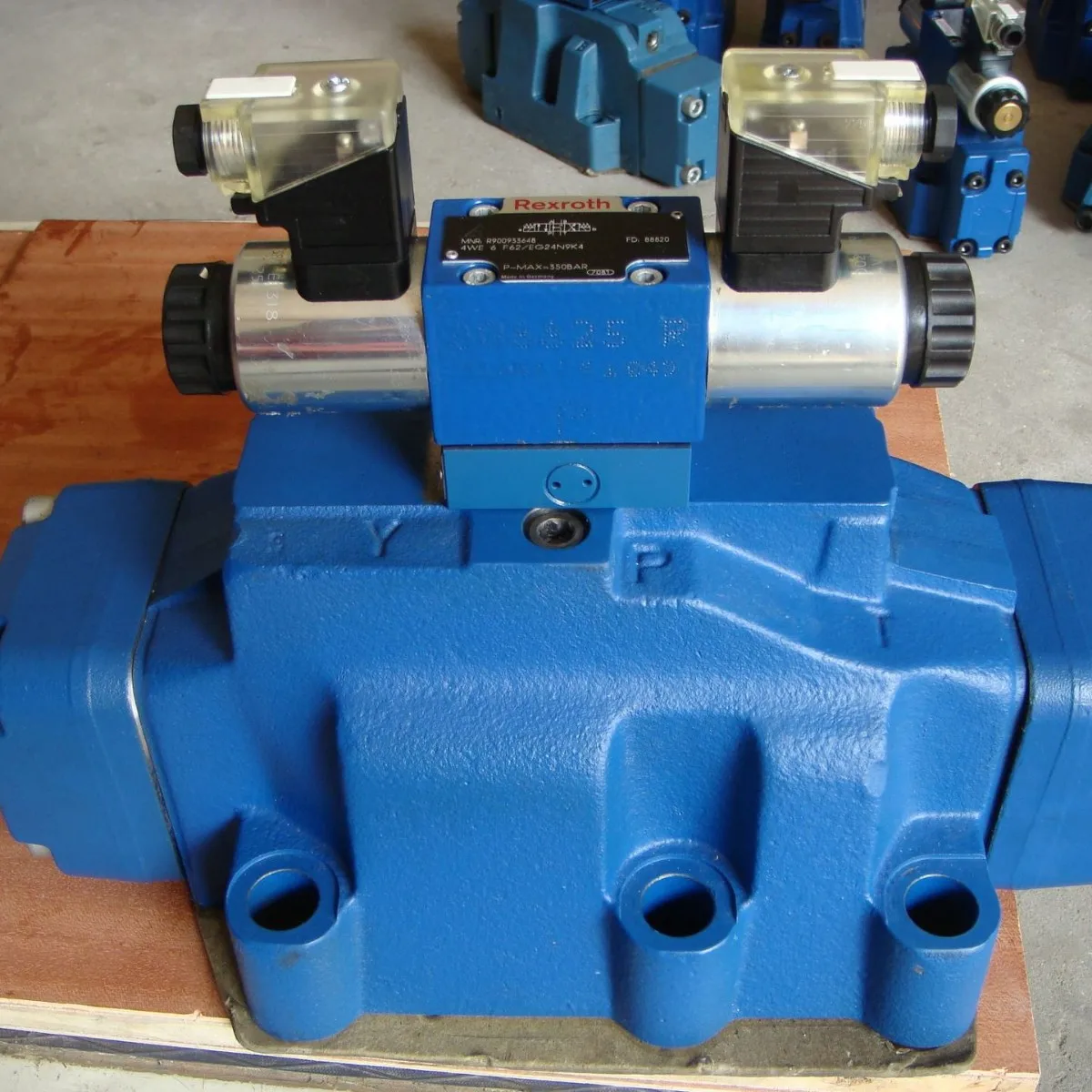 

R900926787 4WEH22J7X/6EG24N9ETK4