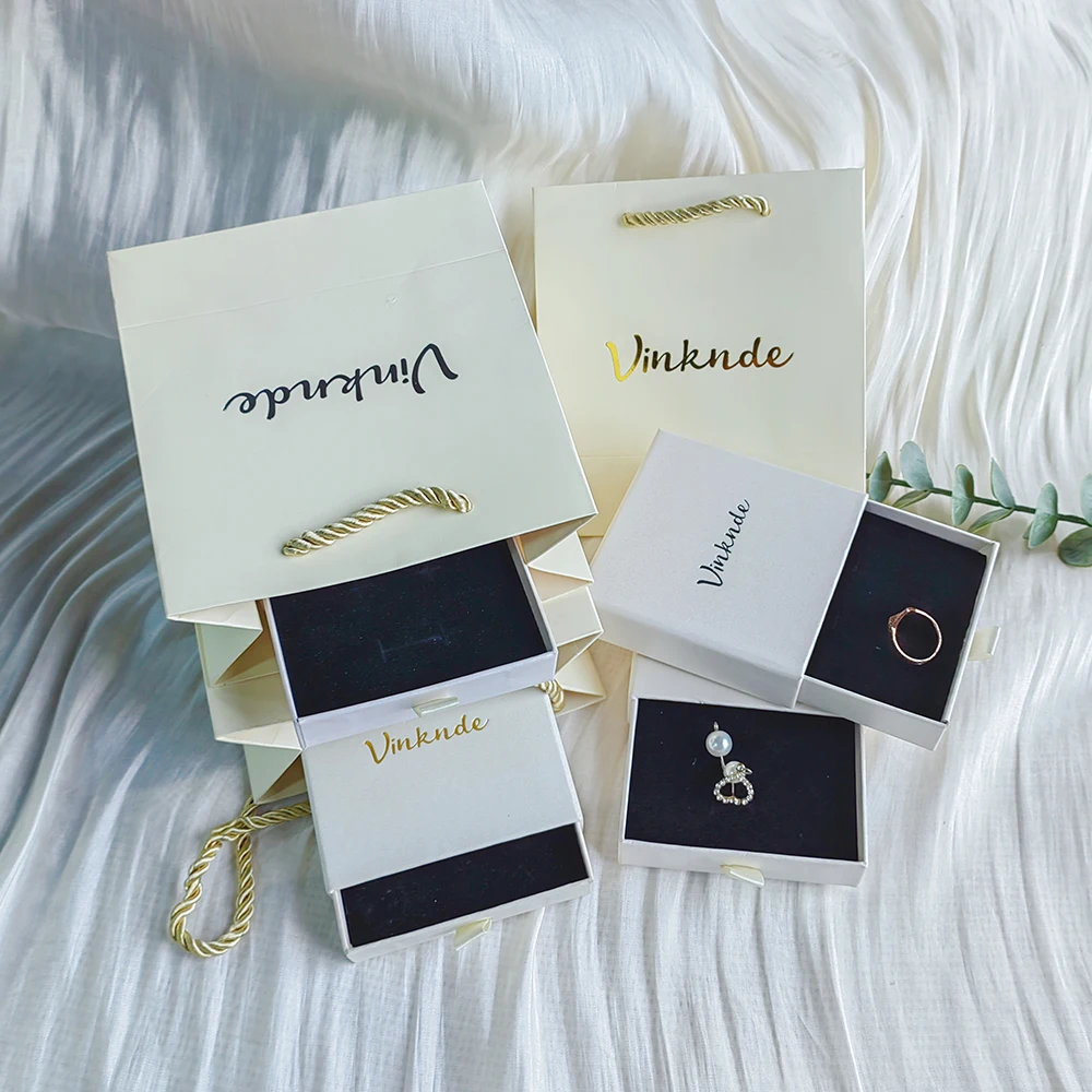 

Personalized Logo Beige Ring Drawer Box Jewelry Packaging Case With 14x7x15cm Paper Tote Bag Wedding Gift Storage Supplies Set