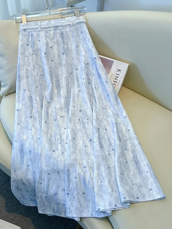 กระโปรงลายดอกไม้สีฟ้าสำหรับผู้หญิง แฟชั่นฤดูร้อนใหม่ กระโปรงทรงเอ ความยาวปานกลาง แต่งลูกไม้พร้อมเข็มขัดรัดเอว สไตล์เกาหลี ทรงหลวม