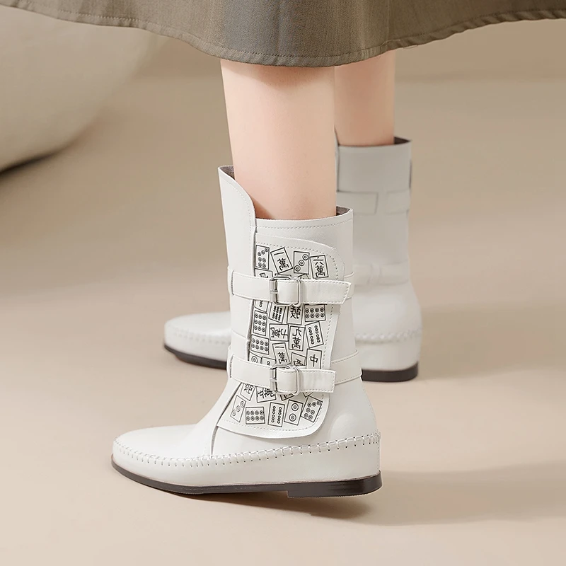 Novo couro feminino, couro bovino, fivela de cinto de metal com altura aumentada, salto médio, plus size e bezerro botas curtas da moda mahjong