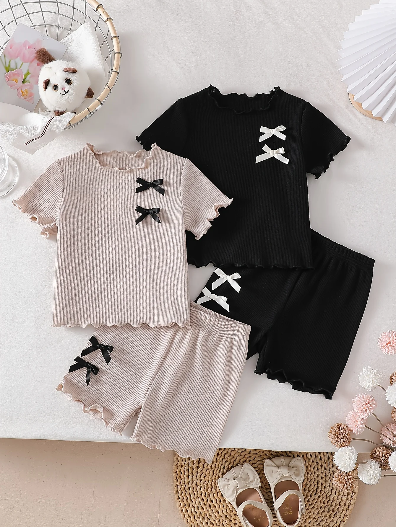 

Летний комплект для девочек: топ с короткими рукавами и бантами + шорты с рюшами по низу | Подарок на День святого Валентина/Подарок на день рождения ребенка