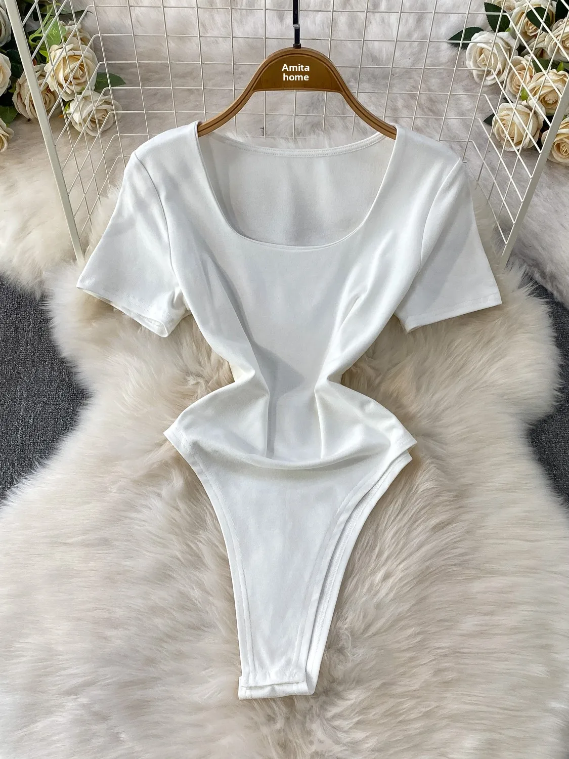 

Красный облегающий топ с высоким разрезом и прямые брюки с высокой талией для женщин, модный летний комплект 2026