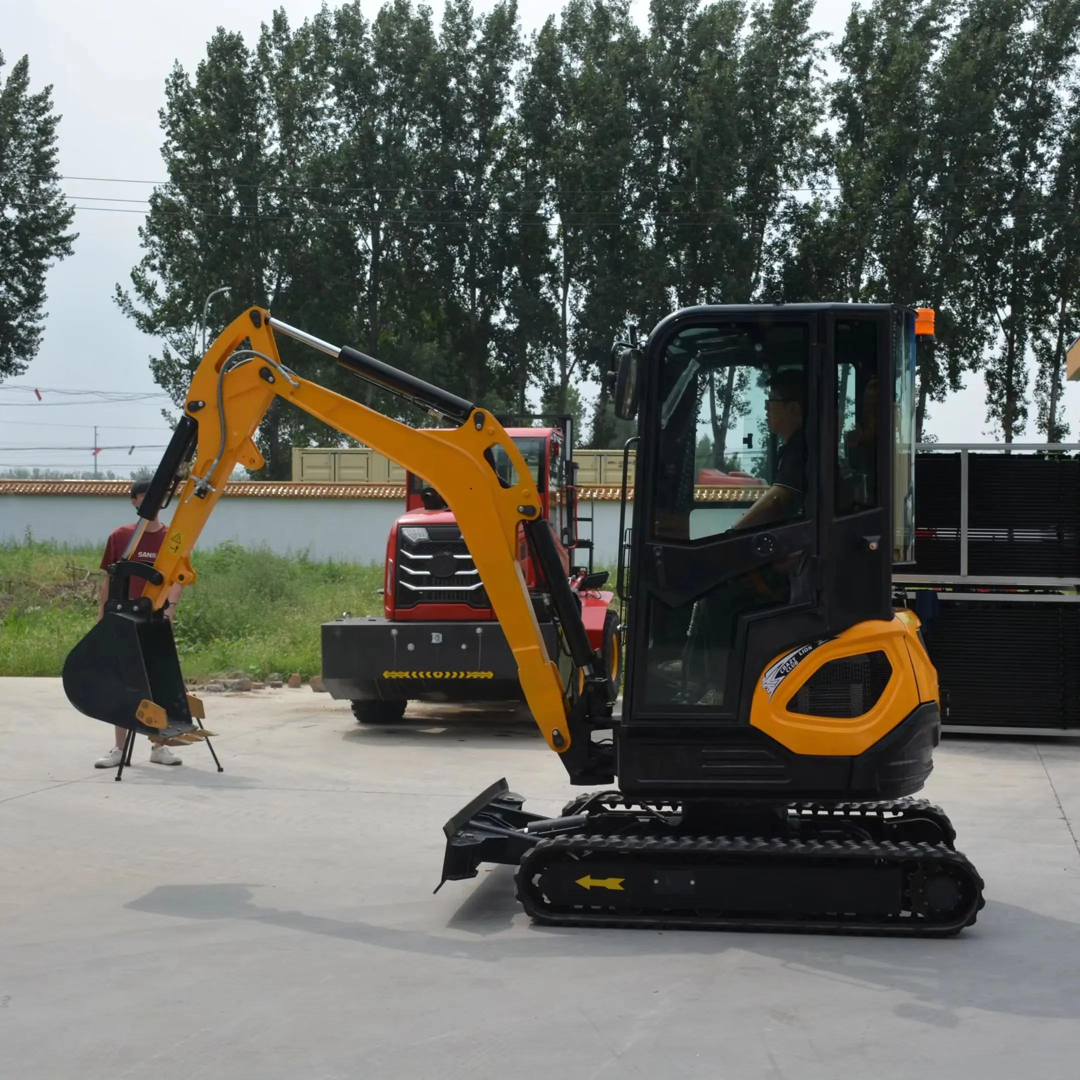 รถขุดขนาดเล็ก 2.0 ตัน รุ่นที่ดีที่สุด รถขุดขนาดเล็ก ราคาถูก พร้อมบุ้งกี๋ขาย