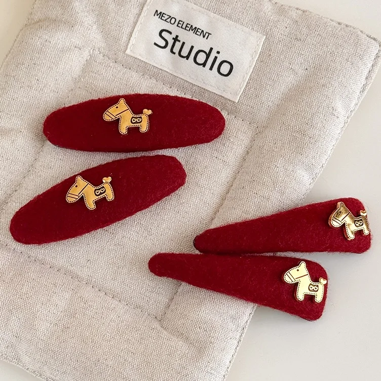 

Красные плюшевые заколки для волос в виде лошади, милые заколки-невидимки из искусственного меха для женщин, для боковых прядей, для детских прядей, новогодние, зодиакальные, на каждый день, зимние