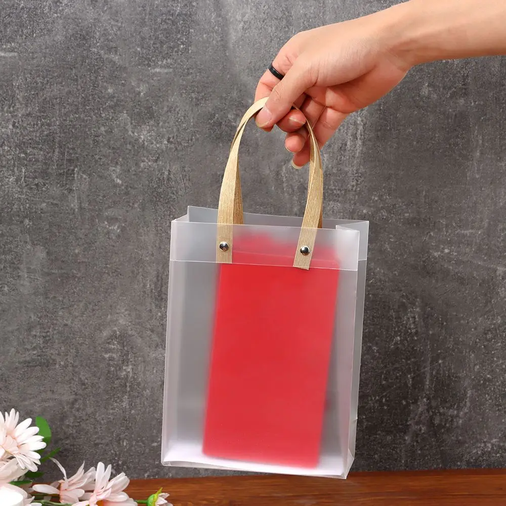 Tote traslucido sacchetti in PP smerigliato sacchetti regalo in plastica con manici forniture per decorazioni per sacchetti di gioielli di caramelle