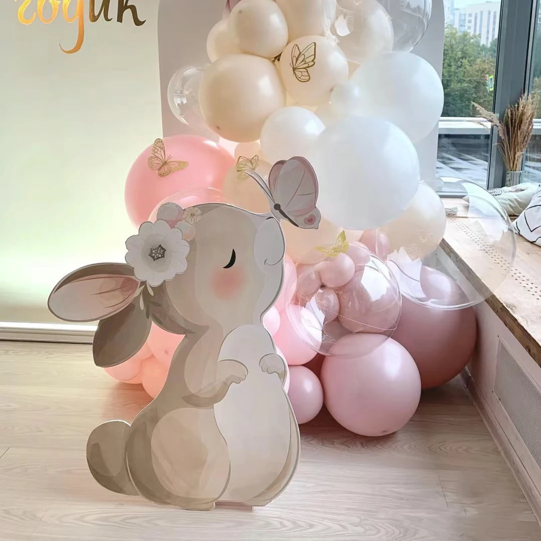 Décors de fête d\'anniversaire de découpes de lapin de papillon, toile de fond de nom personnalisé pour le fond de fête d\'anniversaire de mariage,