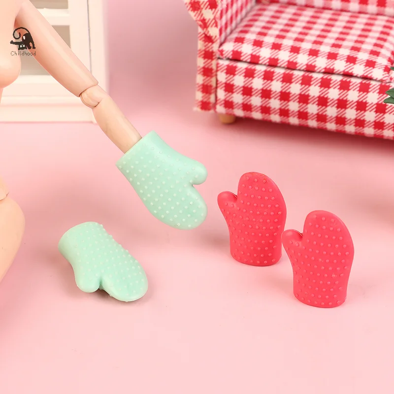 1Pair 1:12 1:6 Dollhouse Simulation Baking Gloves Model Dollhouse Miniature Kitchen Cooking Gloves Dolls House Decor Accessories