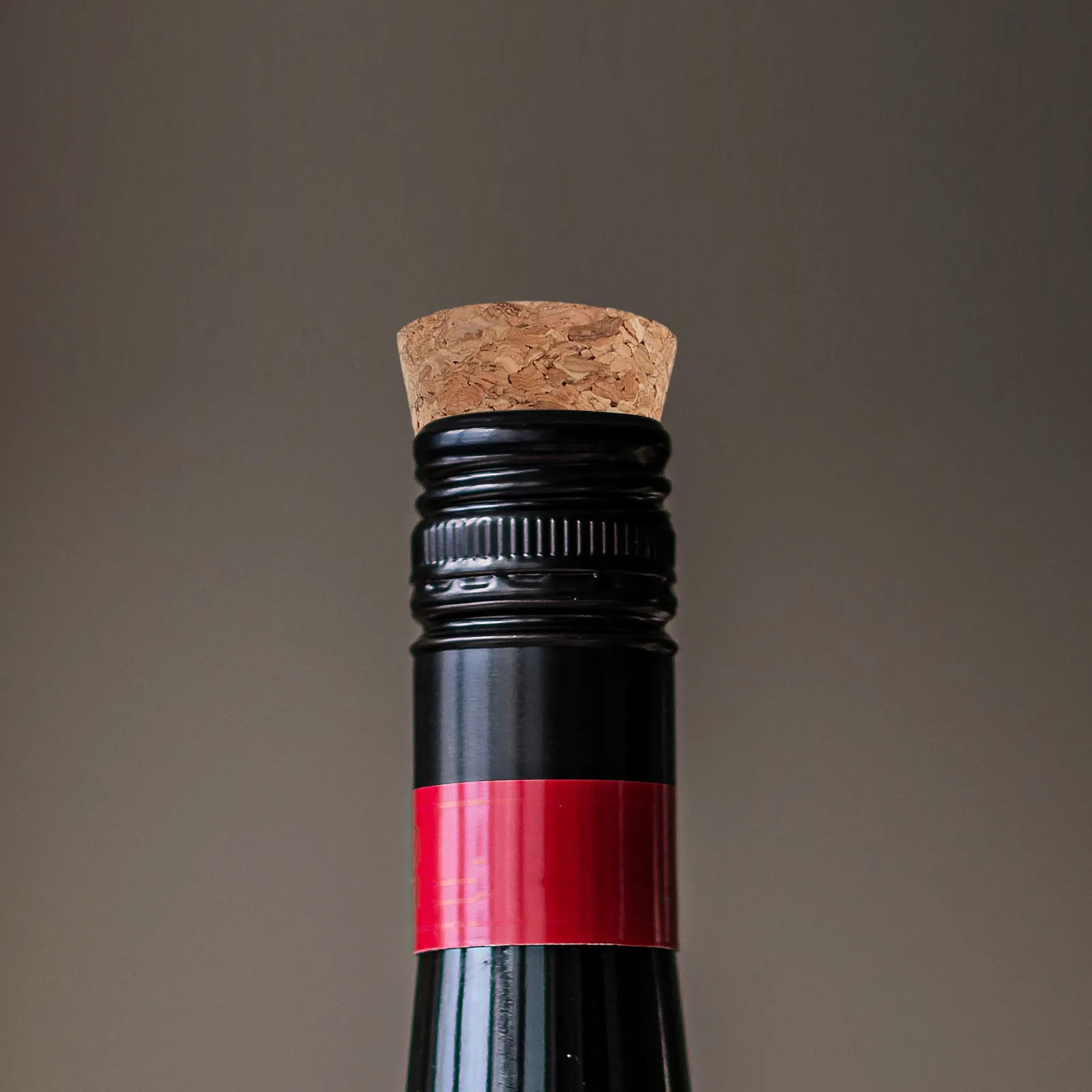 100Pcs Tapered Wooden Bottle Cork Stoppers Small Soft Wood Plugs for Wine Beer Jars Decanters Crafts
