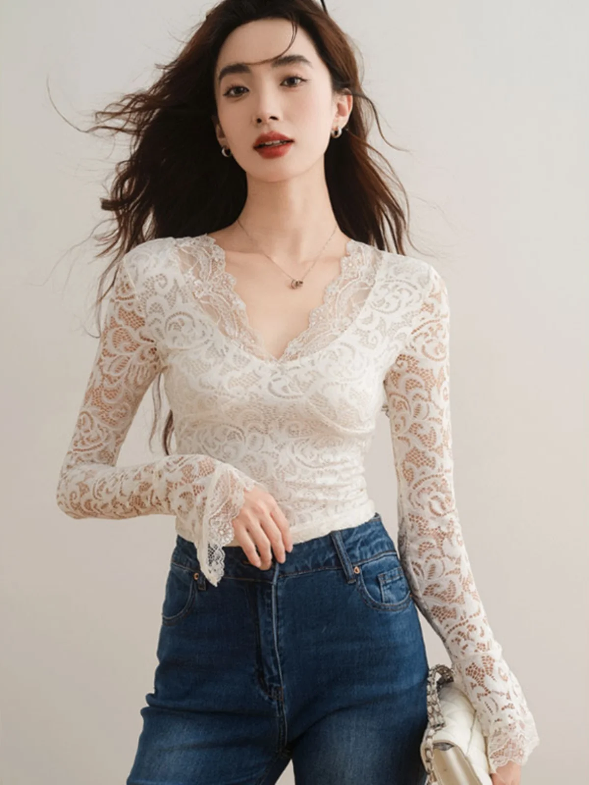 

Sexy V-Neck Lace Base Shirt Women's Fur Inner Wear Early Autumn Winter Bell Sleeve Pure Desire Low Neck Mesh Top for Young Girls
