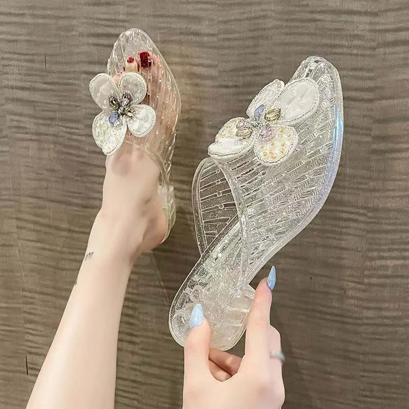 

Новые модные женские тапочки