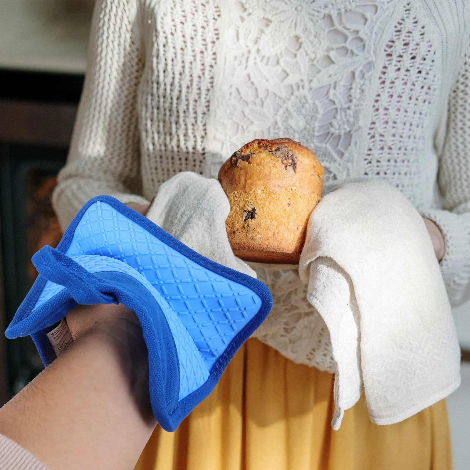 

Heat Resistant Silicone Oven Mitts with Cotton Back Non-Skid Grip Baking Gloves for Kitchen Cooking Microwave Grill