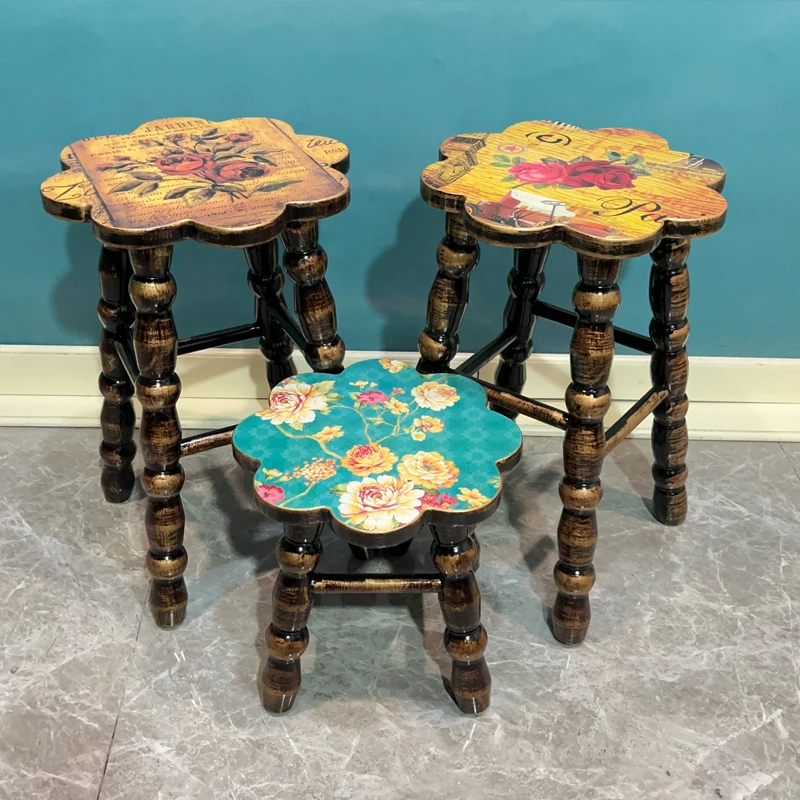 

Маленький табурет в американском стиле кантри для дома, гостиной, оригинальный деревянный лепестковый тип, Интернет-мода знаменитостей, креативный низкий стул