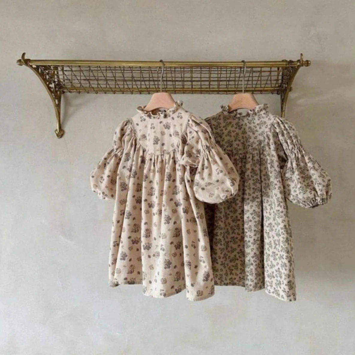 فستان أطفال ربيعي جديد لعام 2026 للفتيات الصغيرات فساتين أميرات بأكمام طويلة وطبعة زهور لطيفة