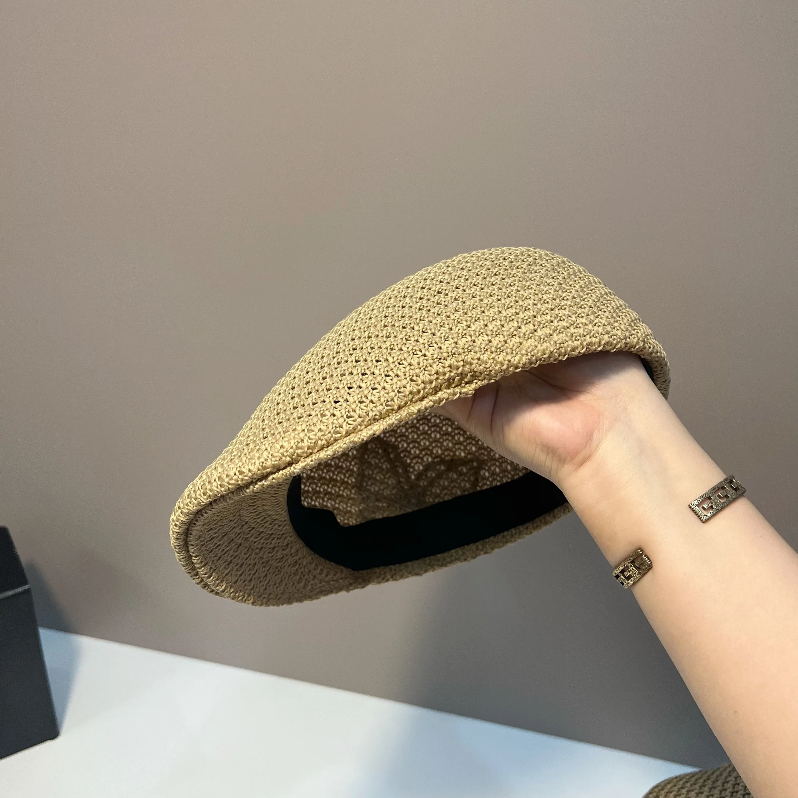 قبعة على شكل فيونكة أنيقة رائعة للأطفال للربيع والصيف متعددة الاستخدامات وعصرية بلون سادة على الأمام