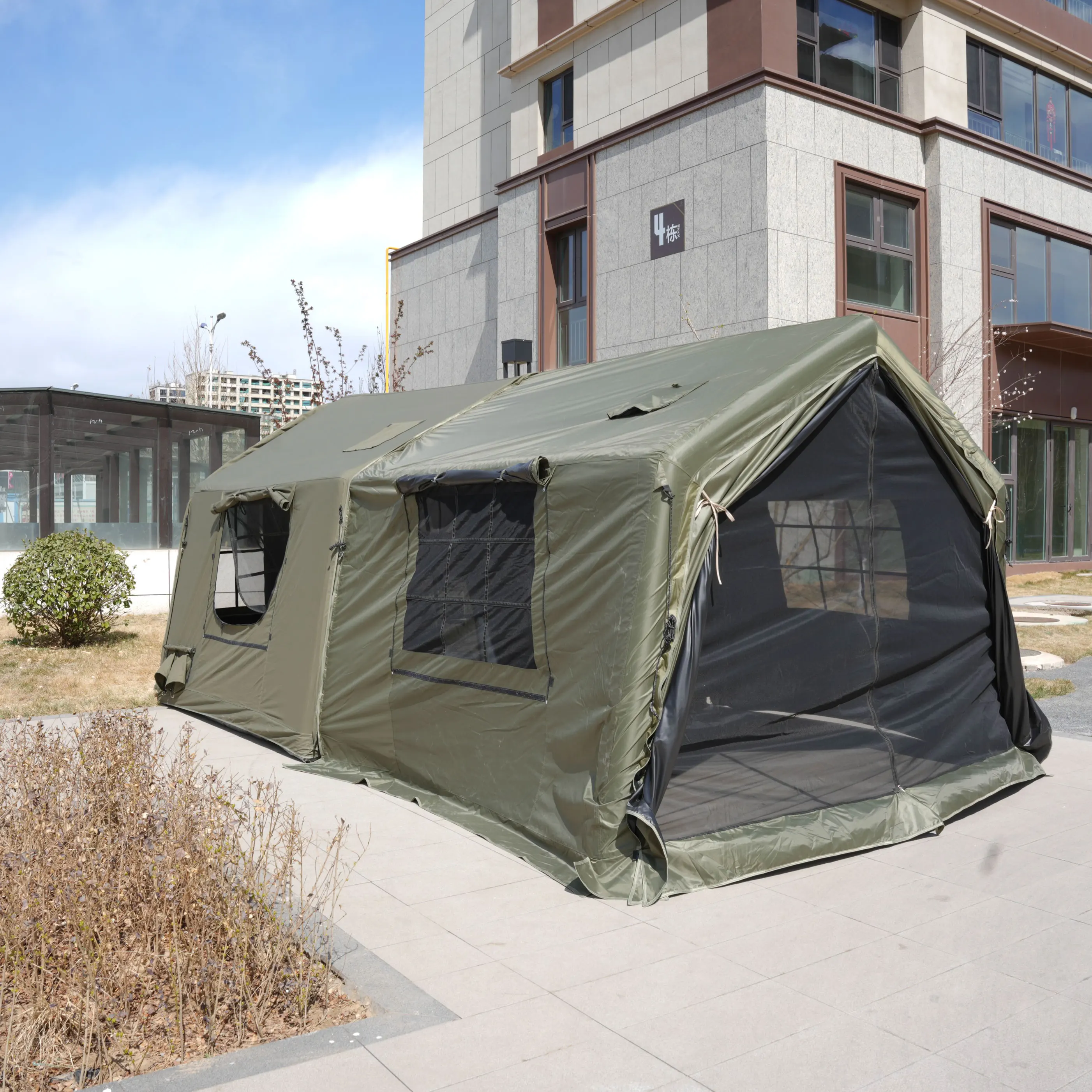 Waterproof 210g Polyester-cotton 10-12 People Inflatable Air Tent Outdoor Winter Glamping Camping Tent for Large Group Trips