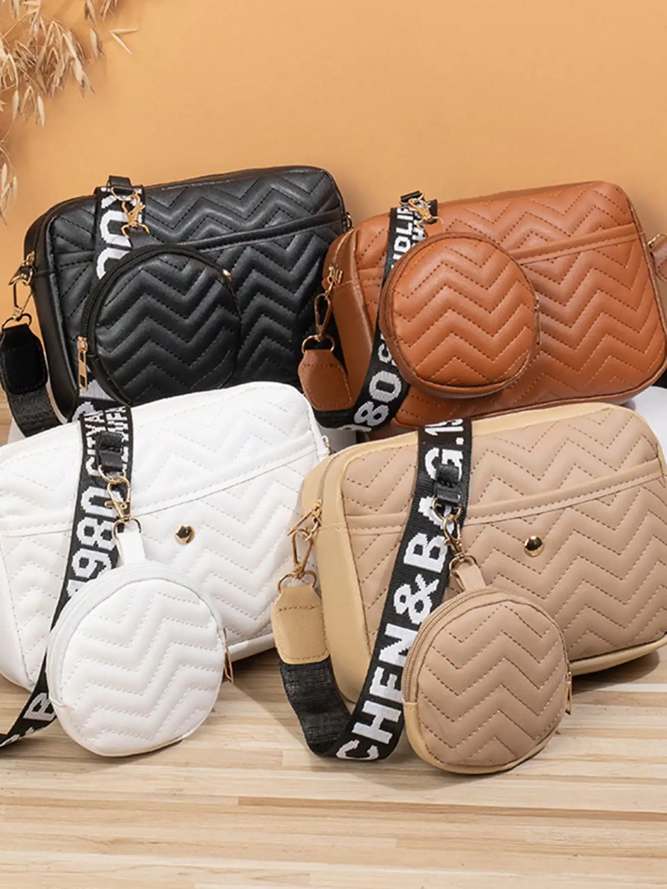 

Набор из 2 предметов: женская стеганая сумка через плечо с узором «шеврон» и съемным кошельком для монет