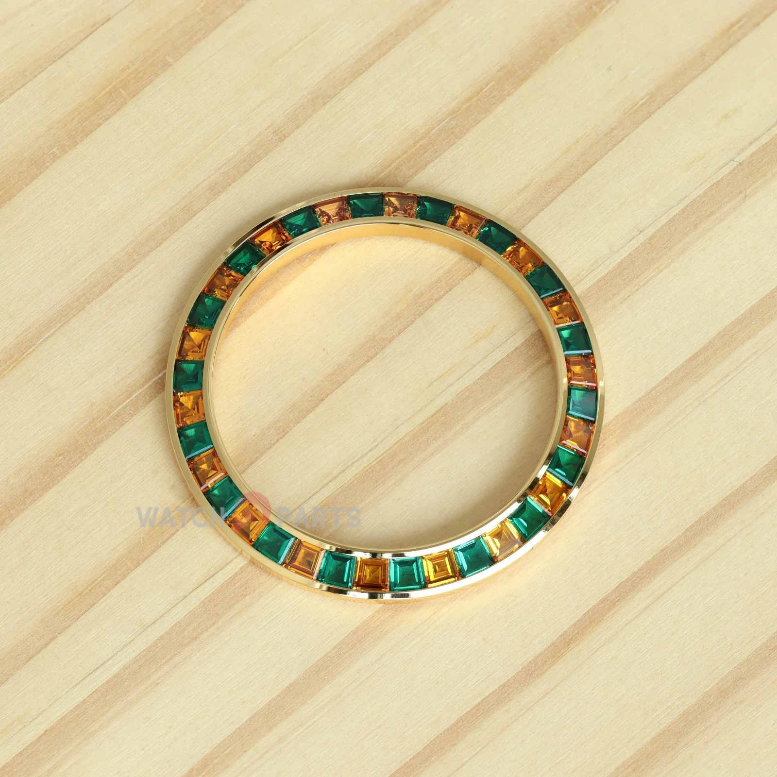 

Безель для часов из синтетического изумруда и оранжевого драгоценного камня для часов Rolex Daytona 40 мм