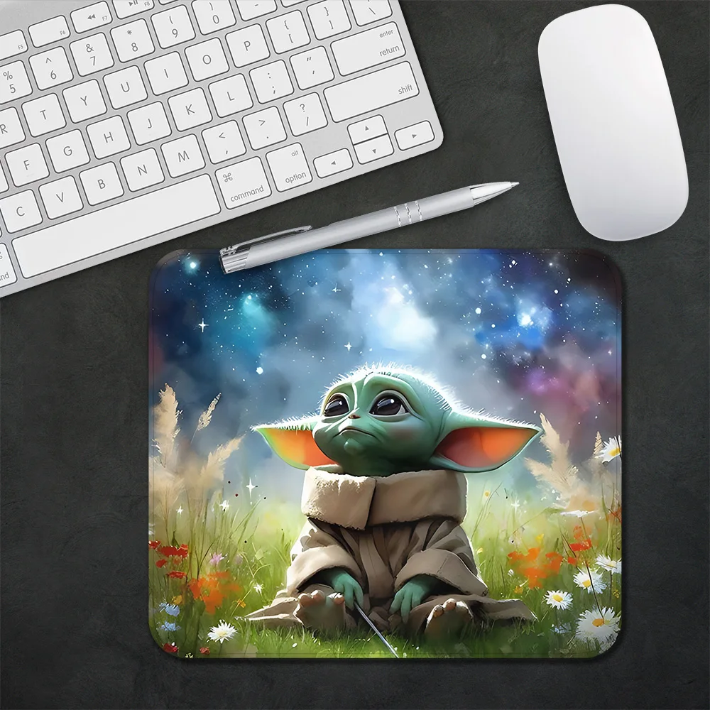 M-Mandalorians Baby Yoda لوحة ماوس الألعاب XS لوحة ماوس صغيرة لألعاب الكمبيوتر سطح المكتب الديكور مكتب ماوس حصيرة Deskmat البساط