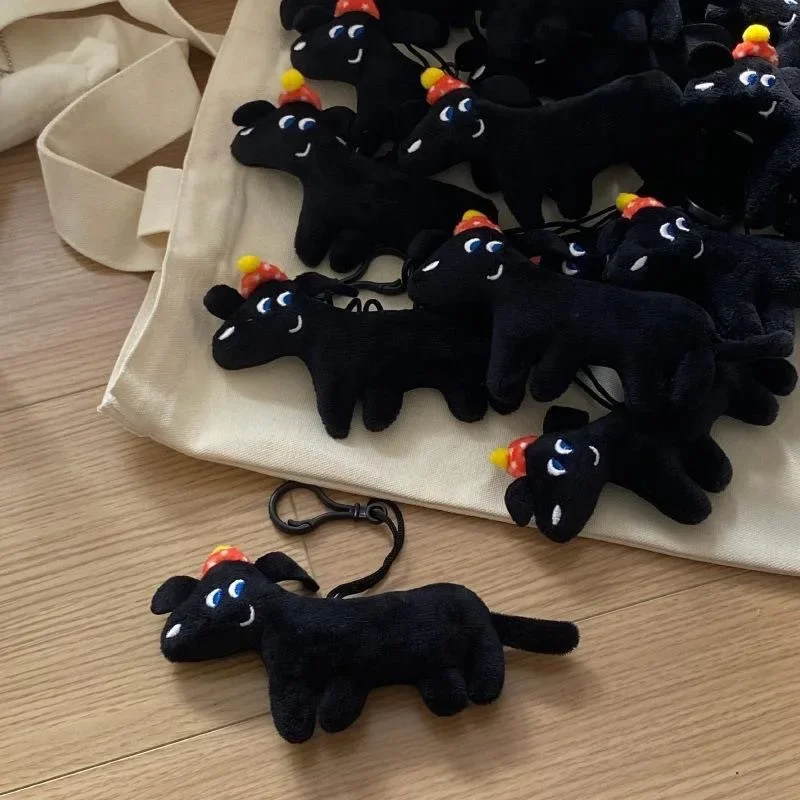 Llaveros de peluche de perro para niña, llavero negro de dibujos animados, llavero de muñecas lindas, colgante creativo de mochila de cachorro,