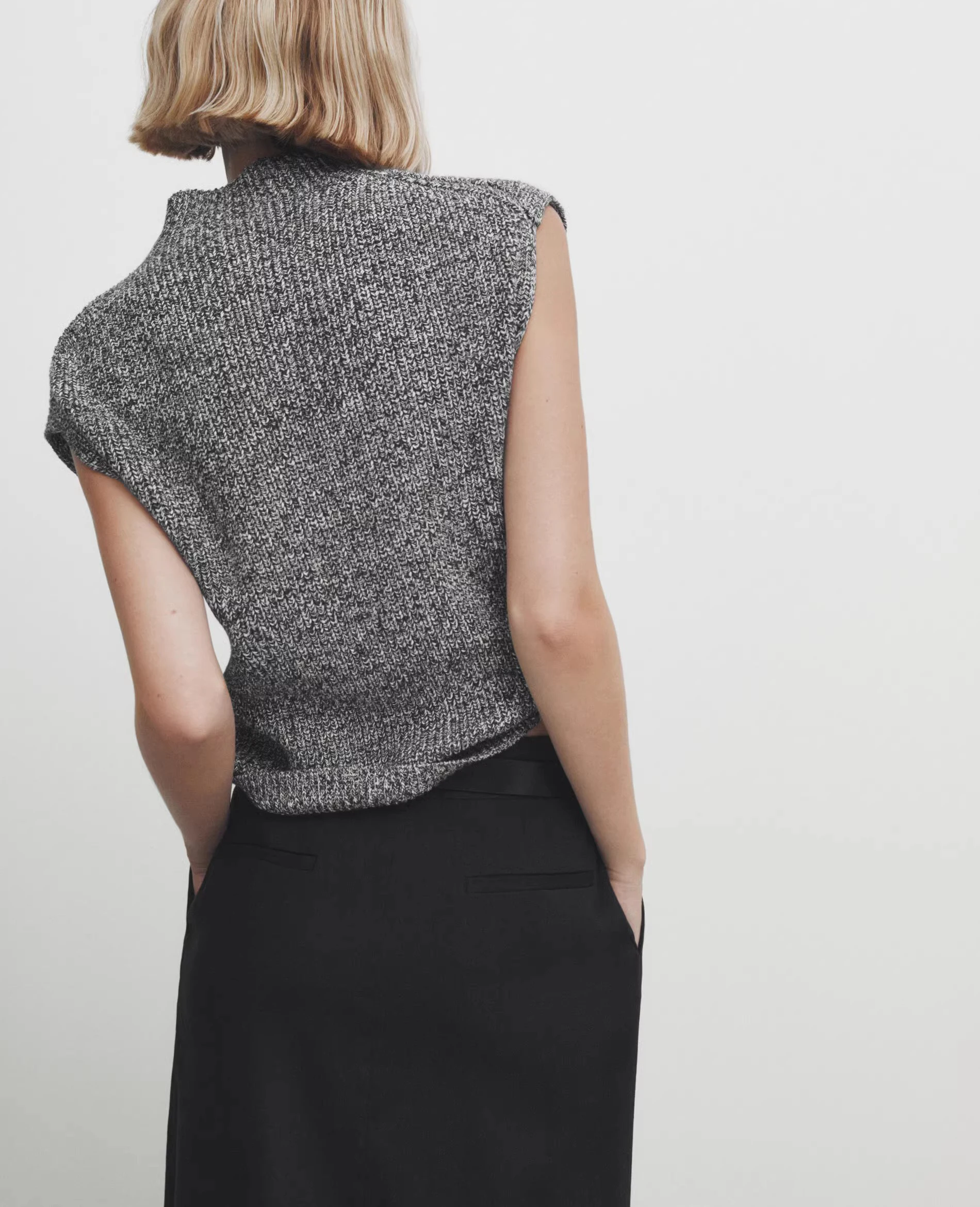 وصل حديثًا لفصل الربيع: سترة نسائية متماسكة بتصميم بسيط وأنيق، من خيوط ثنائية اللون، ياقة نصف عالية، مناسبة لعمر 25-29 سنة، م...