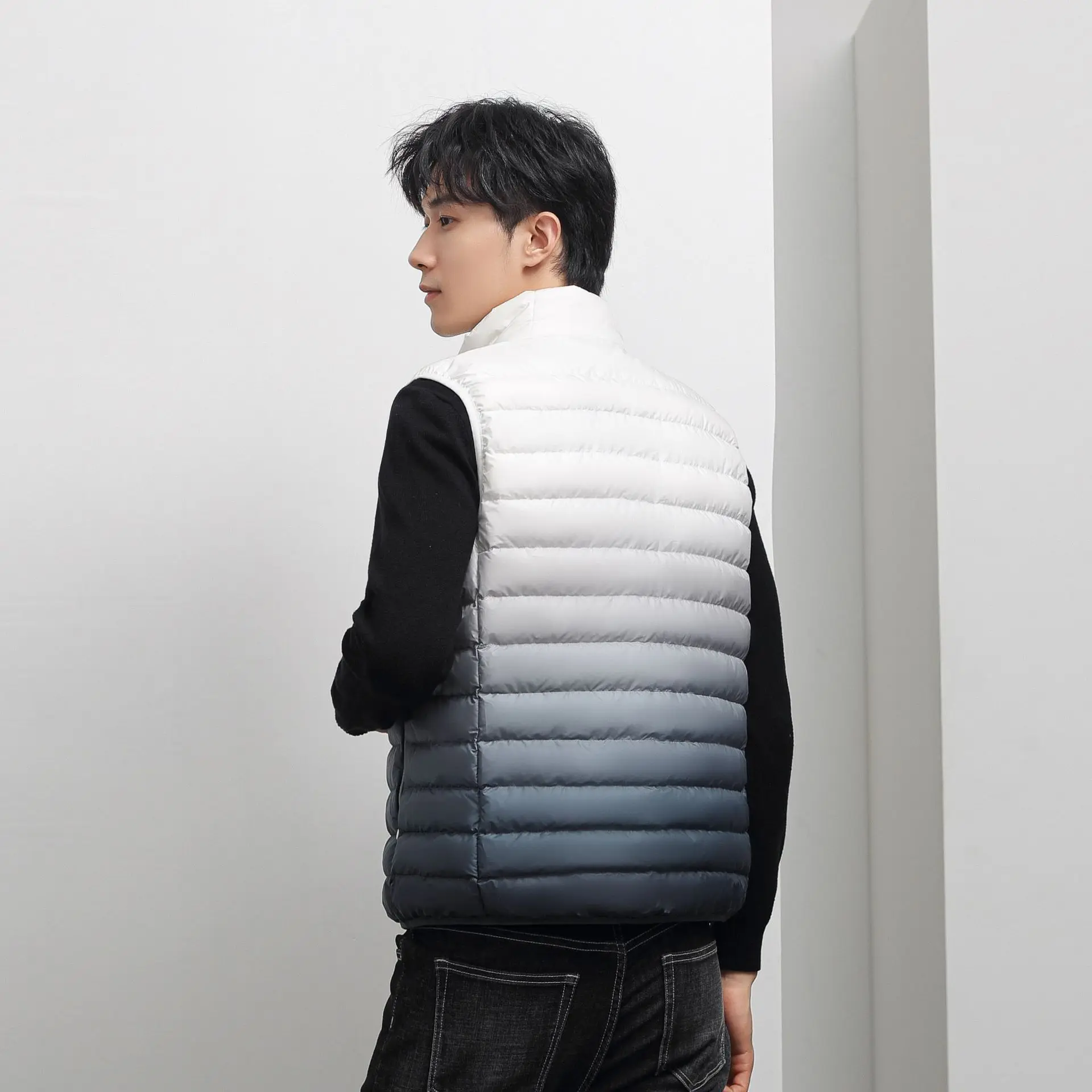 Man Fashion 90% Duck Down Vest Warm Gradient Color Ultra Light Sleeveless Jacket Coat Casual Waistcoat