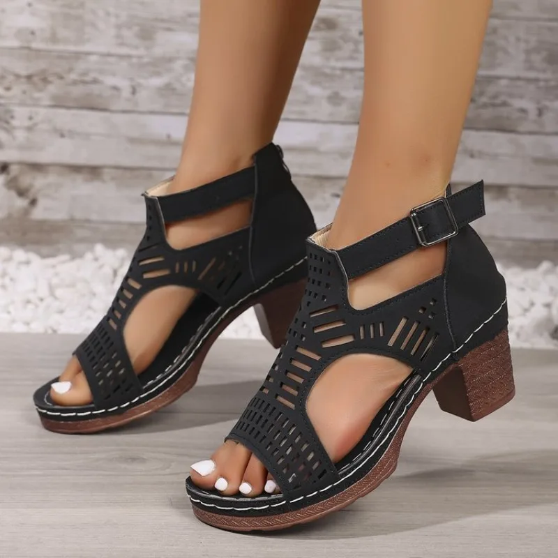 صنادل نسائية على الطراز الروماني قابلة للتنفس وأنيقة مفرغة بفم السمكة مفتوحة من الأمام بحزام الكاحل صنادل بنعل عريض للملابس الخارجية