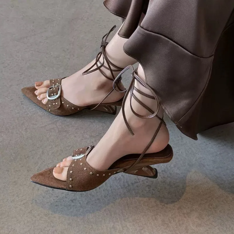 

Retro Rivet Women's Pumps and Heels French Pointed Toe Strap Summer Luxury Women's Sandals Outdoor Fashion Open-toed Wedge Shoe