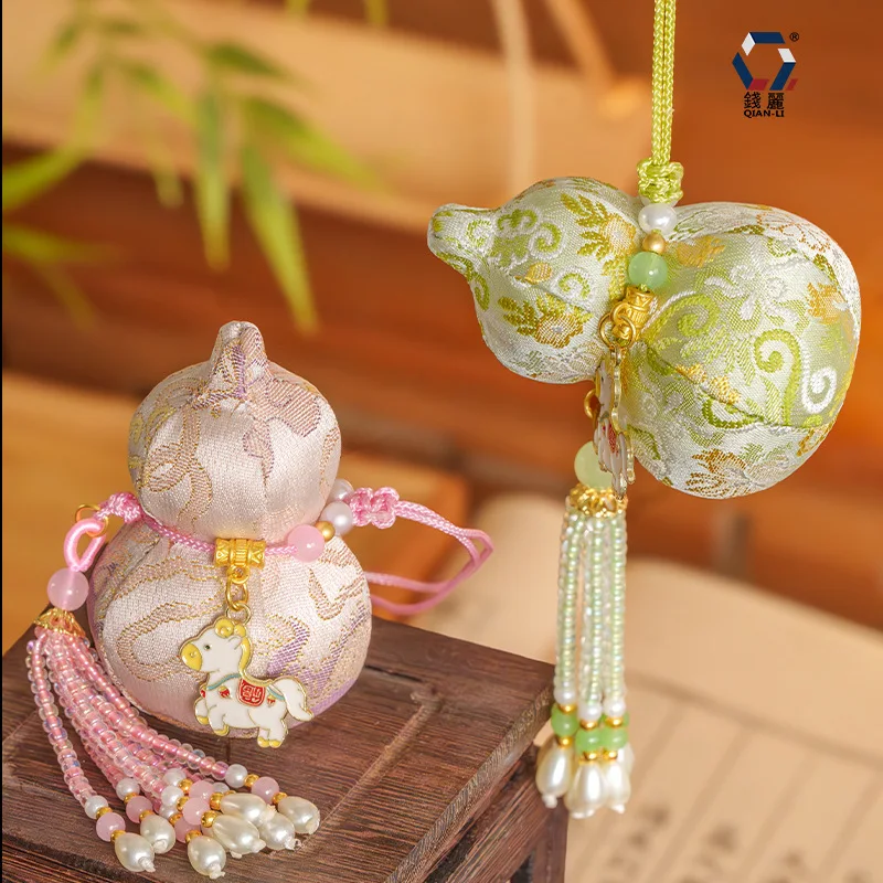 

Gourd Osmanthus Sachet Handmade Bead String Tassel Sachet Pendant 3D Embroidered Sachet Festival Sachet Gift Souvenir