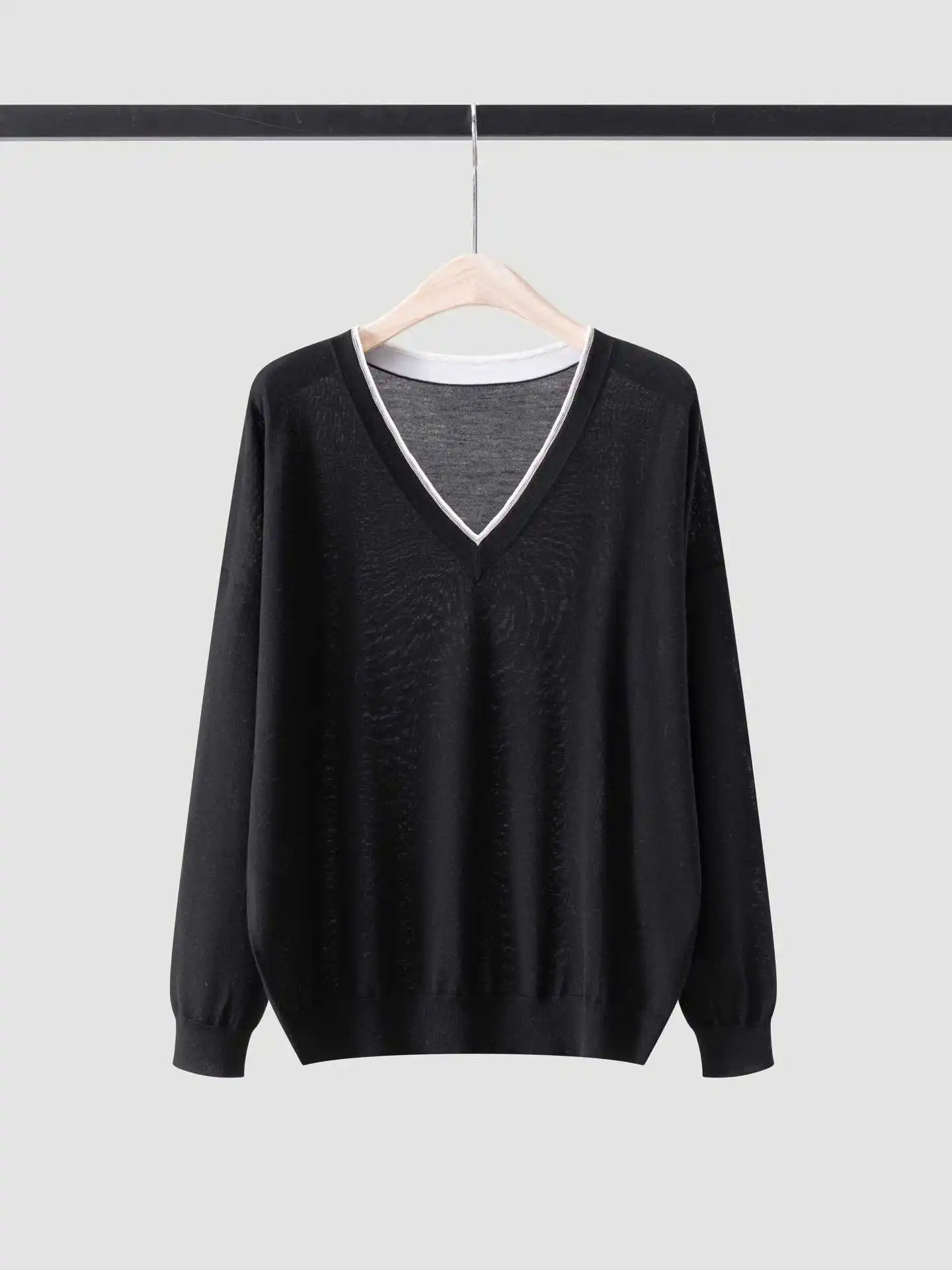 2026 Autumn Women's Long-Sleeve V-Neck Wool Knit Top