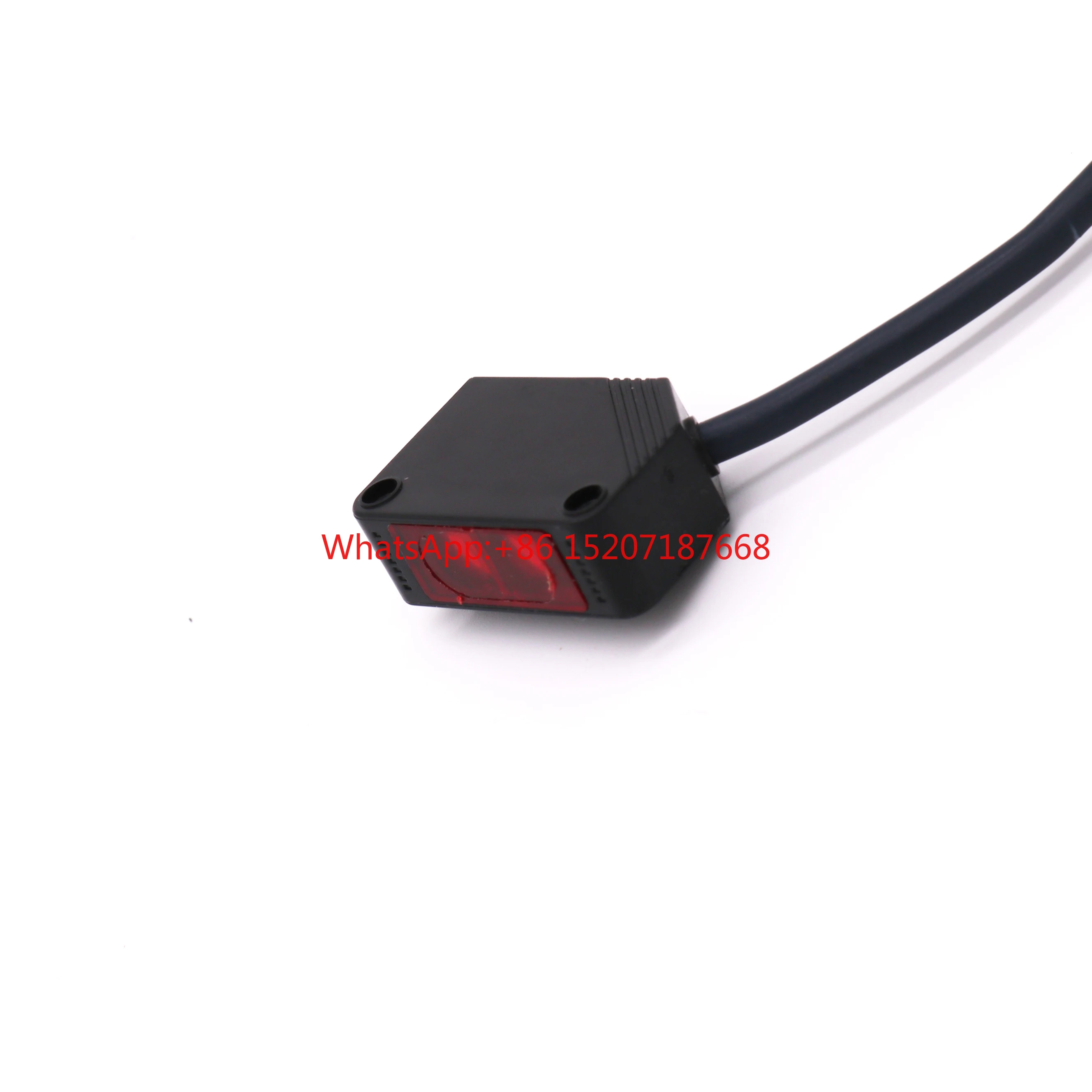 DINGGAN Diffuse reflection Square  PNP photoelectric sensor for outdoor Passengers pass detection