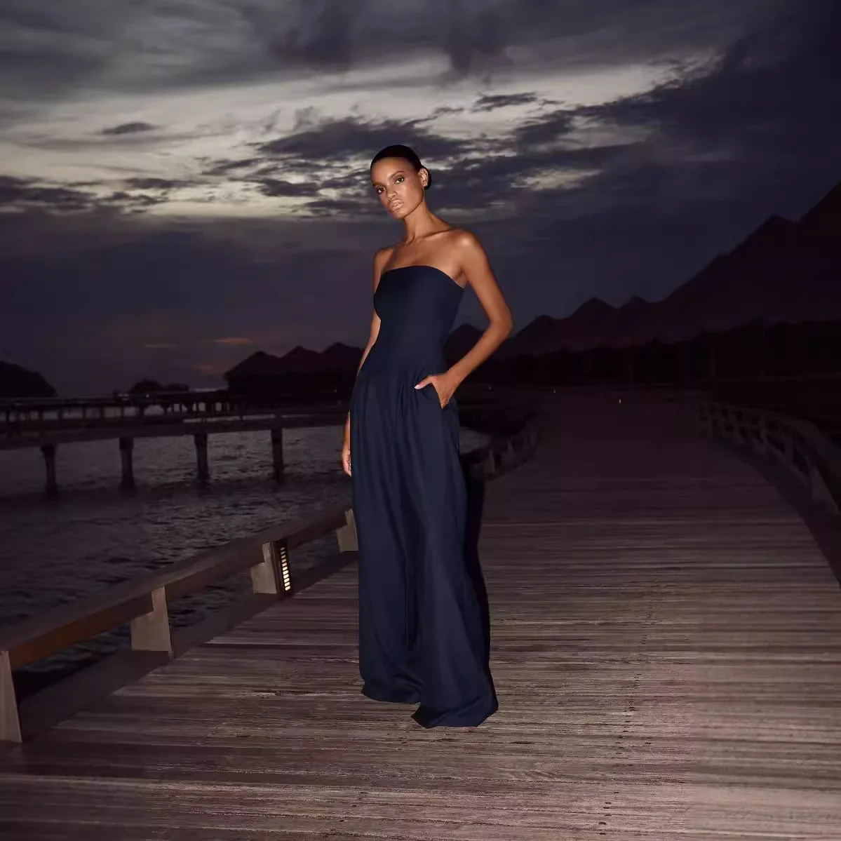 

2025 New Summer Women's Clothing Casual Tube Top Sexy Backless Slim Fit Temperament Jumpsuit