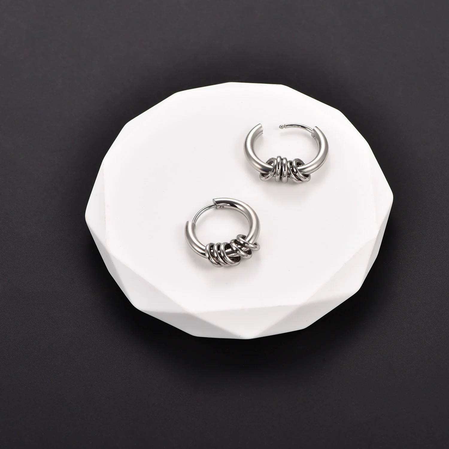 1 Paar Punk-Ohrringe aus Edelstahl, wasserdicht, kleine runde Metallkugel-Ohrklemmen, Rock-Hip-Hop-Unisex-Schmuck – Detail 5