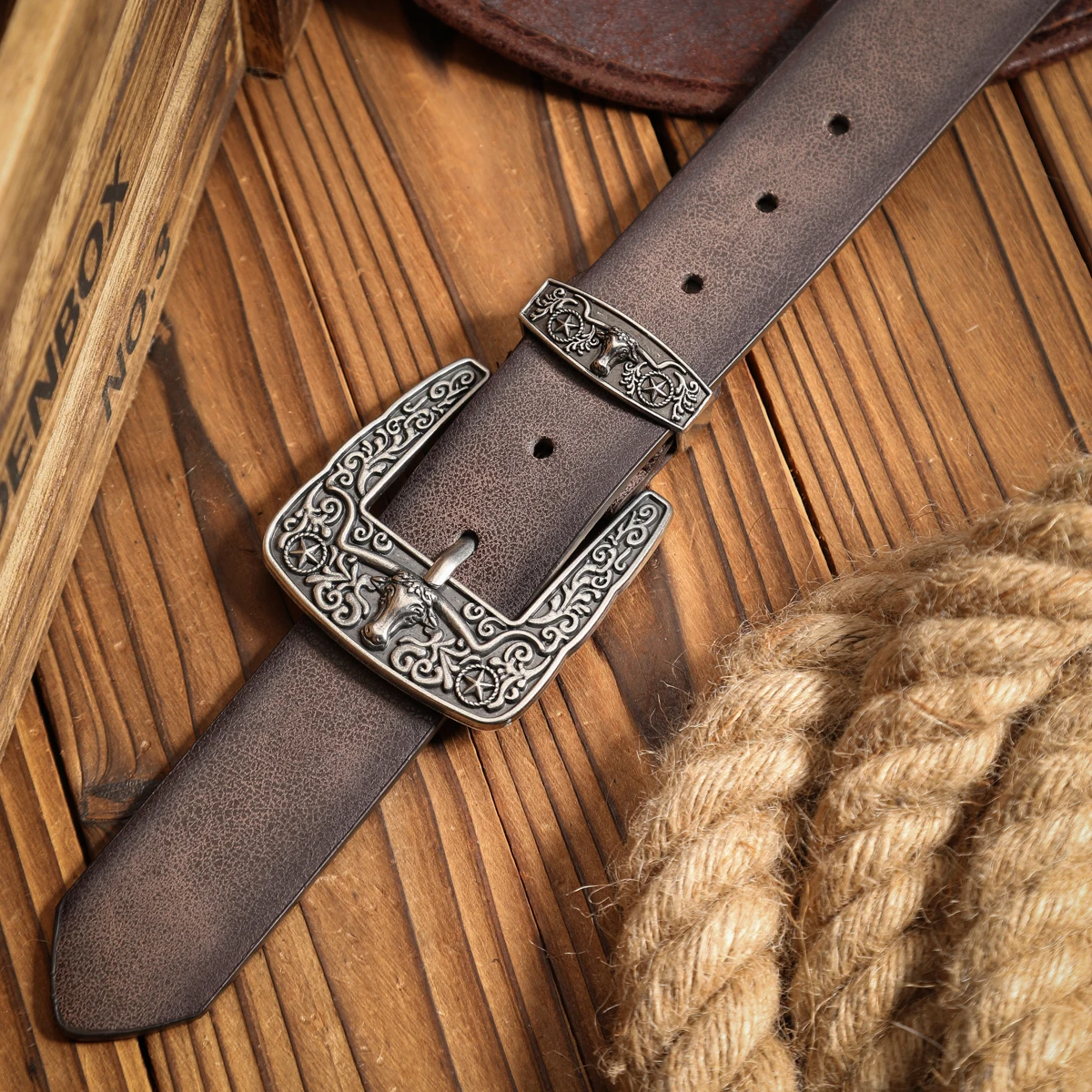 Ein lässiger, individueller und Retro-Gürtel, ein Kleidungsaccessoire im Western-Stil, Metallschnalle, PU-Gürtel, geeignet für Männer und Frauen – Detail 12