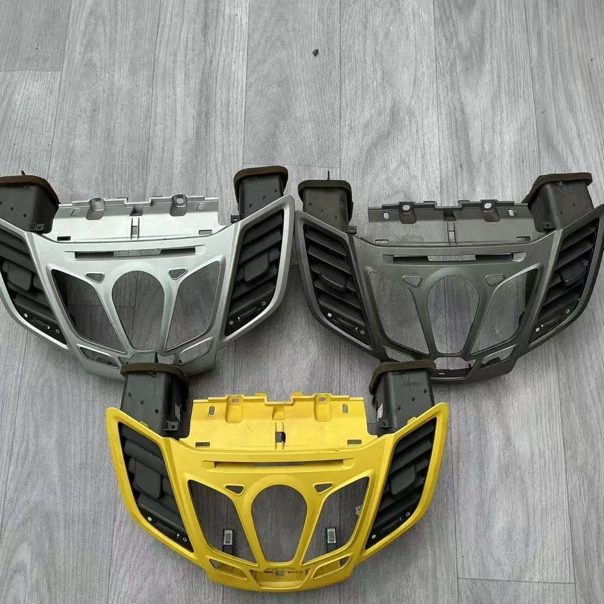 

Б/у автомобильная средняя приборная панель, кондиционер, вентиляционное отверстие для Ford Fiesta 2009-2014, оригинальная заводская лицевая рамка для радиоприемника