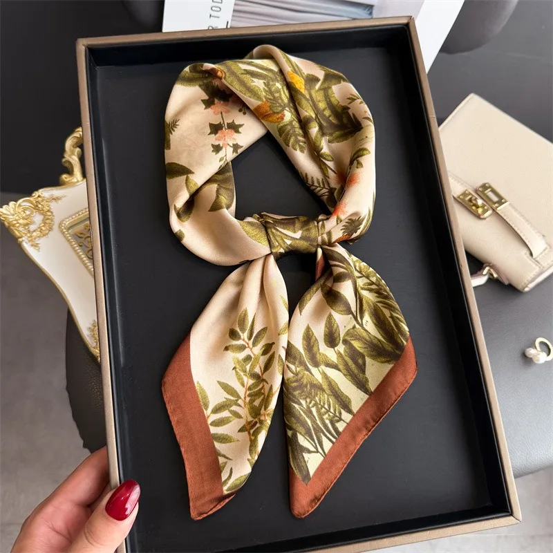 68 ซม.พืชธรรมชาติที่มีสีสันพิมพ์ผ้าพันคอสแควร์ผู้หญิงจําลองผ้าไหมพิมพ์ผ้าพันคอคุณภาพสูง Shawl Headscarf