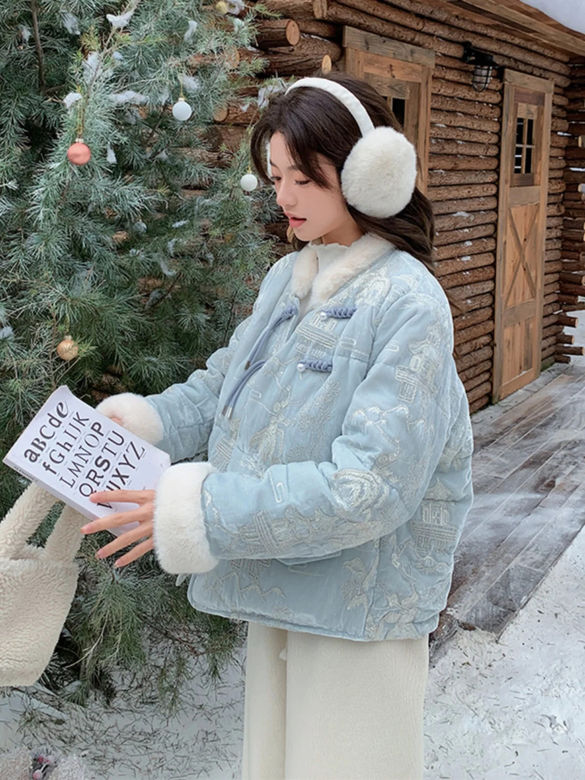 

Новая китайская утепленная женская пуховая куртка с вышивкой, зима 2025, синяя, с цветочным узором и пуговицами