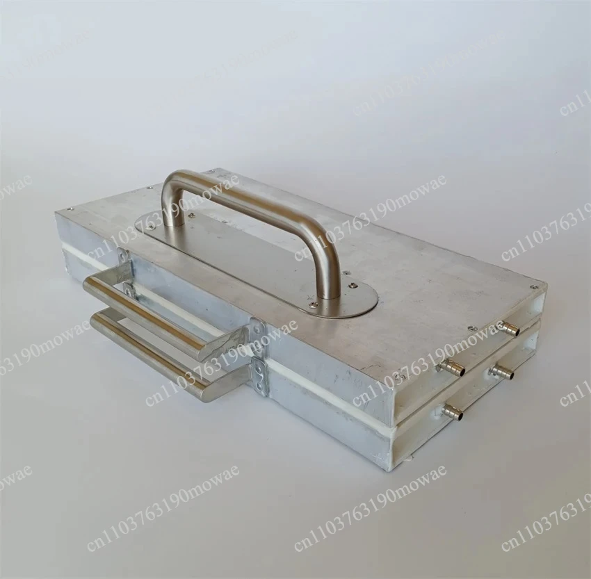 Image of Handbetriebene Wabenformmaschine mit Wasserkühlung für Bienenwachs – Bienenwachsfundamentmaschine für die Imkerei