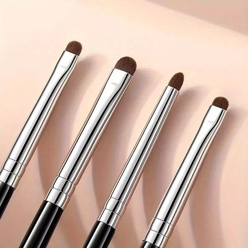 Set di quattro pezzi di pennelli per eyeliner e pennelli per occhi fini, pennello per ombretto per sbavature portatili, trucco coreano del baco da seta sdraiato