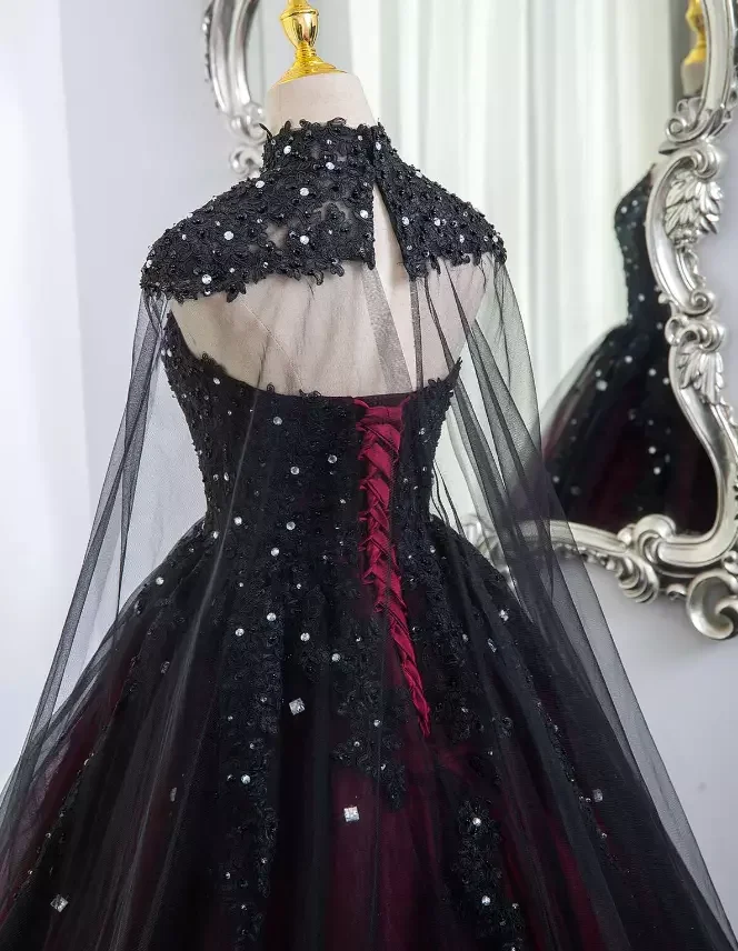 LIYYLHQ-Preto e Vermelho Vestidos de Casamento Gótico com Capa, Bainha Appliqué, Frisado Xaile Querida, A Line Bridal, Vestidos Victorian