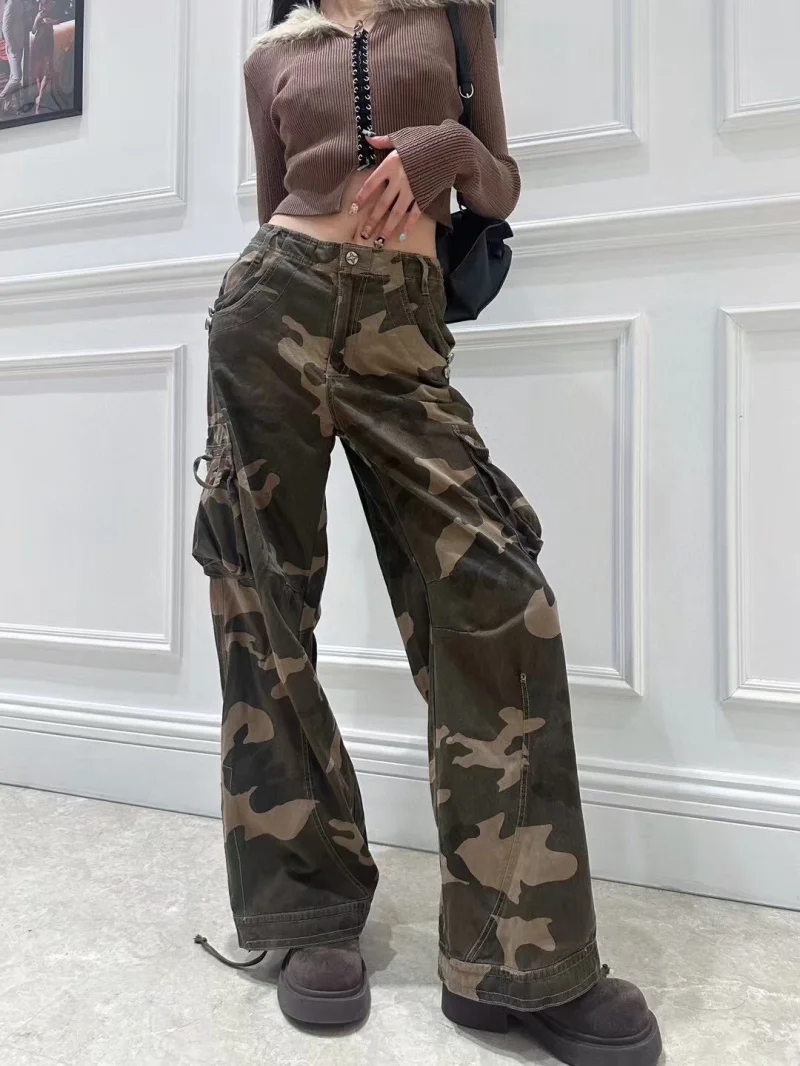 Fashionable and trendy women's work pants with trendy and stylish rivets, large pockets, camouflage straight leg pants