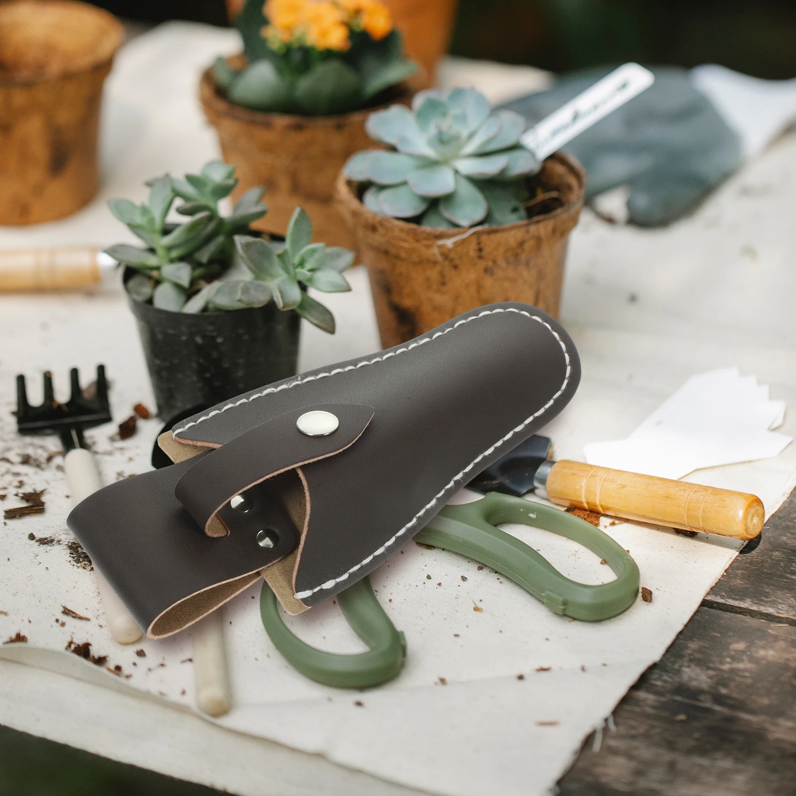 

2Pcs Scissor Holder for Gardening Tools Protective Case for Pruner Scissors Wear Resistant Easy Carry Convenient Use